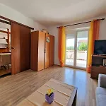 Appartement With Parking Space Barbat, Rab - 22217 Rab Town