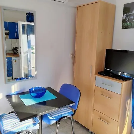 Apartment With Parking Space Barbat, Rab - 22217 Rab Town