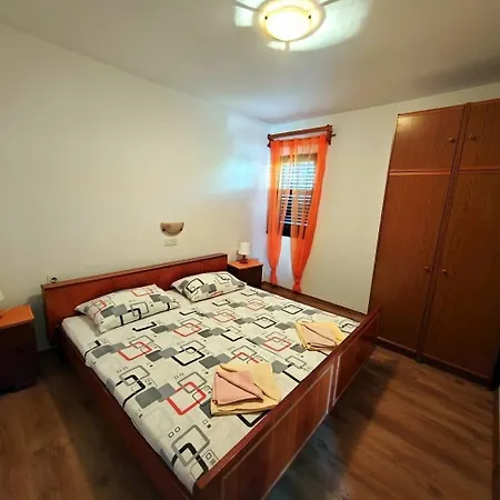 Apartment With Parking Space Barbat, Rab - 22217 *