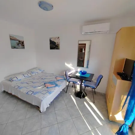 Apartment With Parking Space Barbat, Rab - 22217 Rab Town