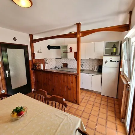 Апартаменты With Parking Space Barbat, Rab - 22217 Раб