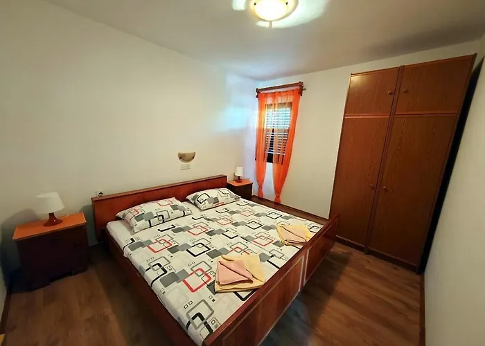 Apartman With Parking Space Barbat, Rab - 22217 *